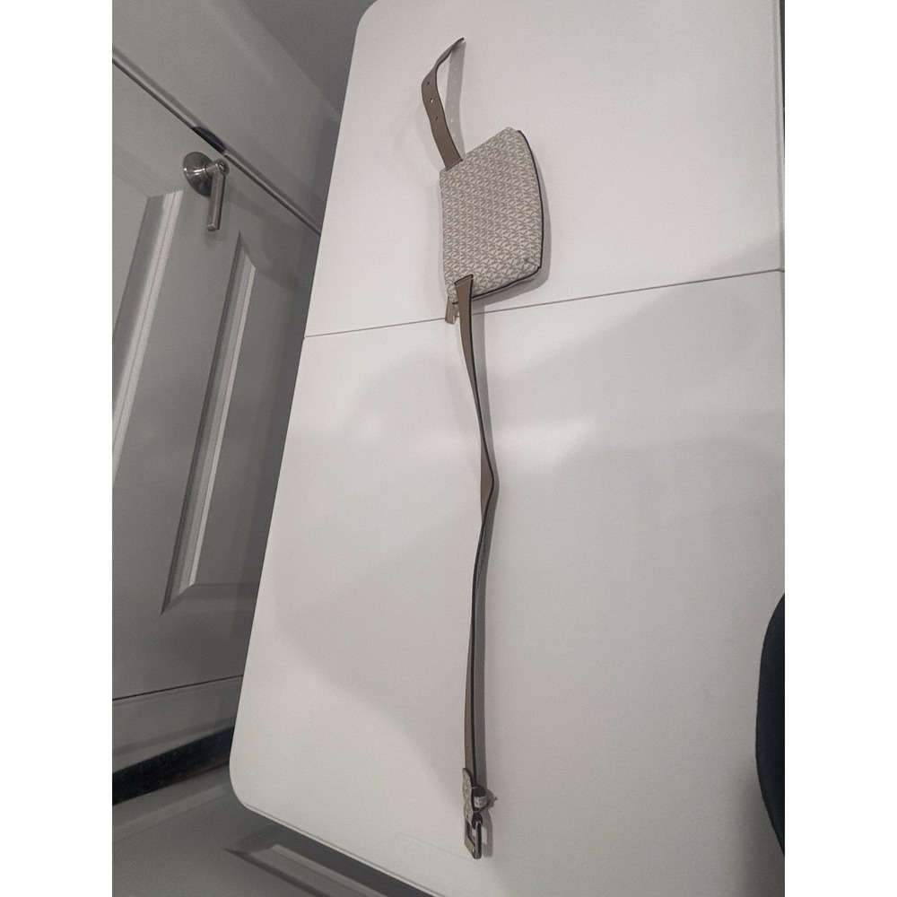 Michael Kors S/M Fanny Pack Logo Waist Belt Bag - Vanilla/ Gold - Picture 7 of 11